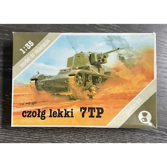 Czołg Lekki 7TP Light Tank 1:35 Scale Model Kit, New Open Box - Picture 1 of 16